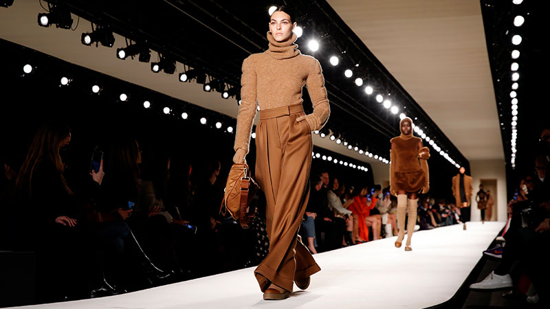 Max Mara Fall-Winter 2022 Runway Show